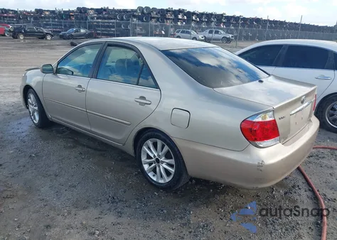 2005 Toyota Camry Le z USA, uszkodzony, nr VIN 4T1BE32K35U097037